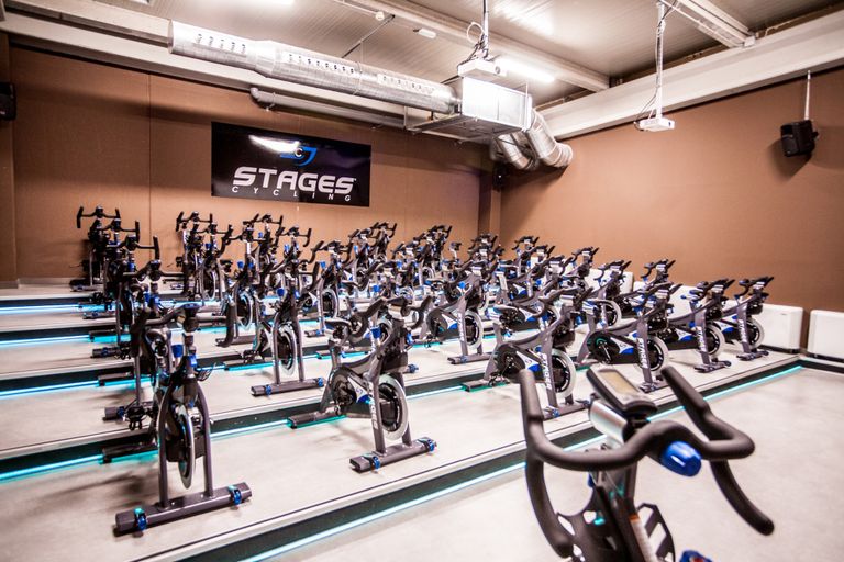 SALA DE CICLO INDOOR GIMNASIO FITNESS VALMOJADO